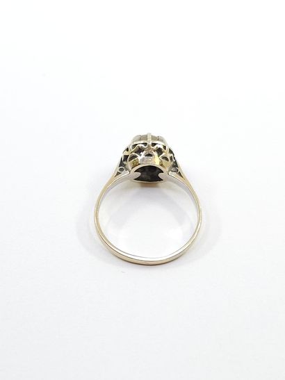 DEMI PARURE en or gris 750° ornée de diamant
Bague...
