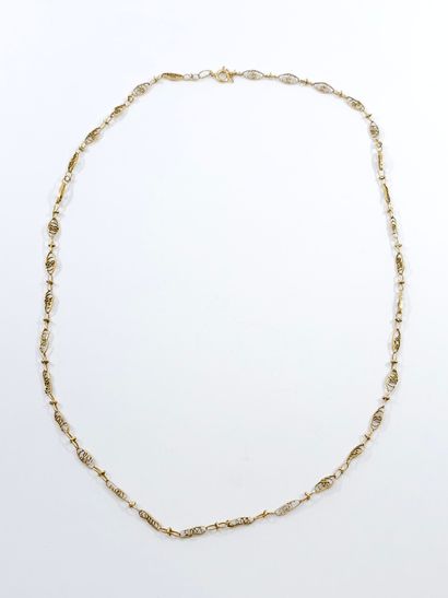COLLIER en or jaune 750° à maille ajourée...