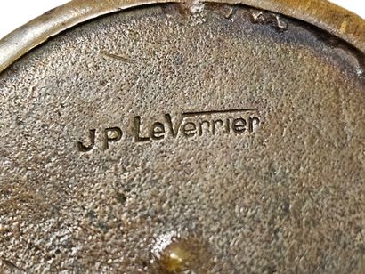 JP LEVERRIER (1922-1996)
Moine en bronze...