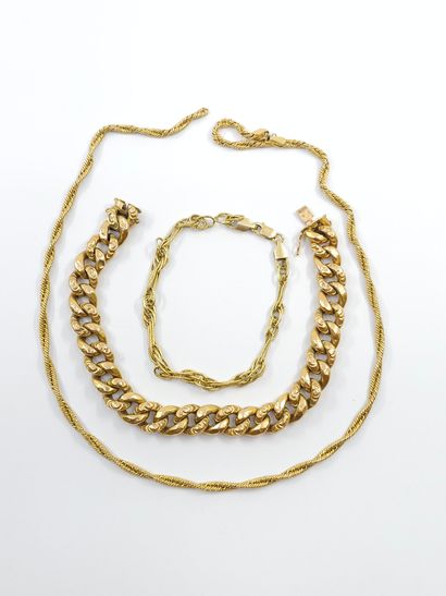 LOT d'or 750° comprenant : 
Collier maille...