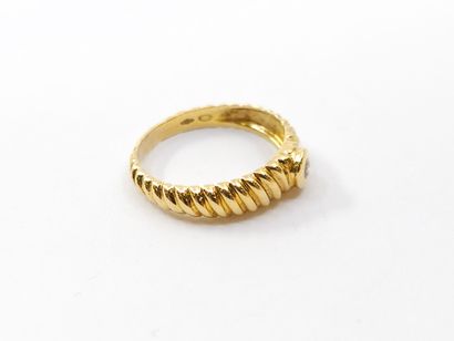RING in 750° yellow gold set with a diamond...