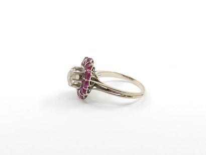 Daisy ring in 750° white gold set with a...
