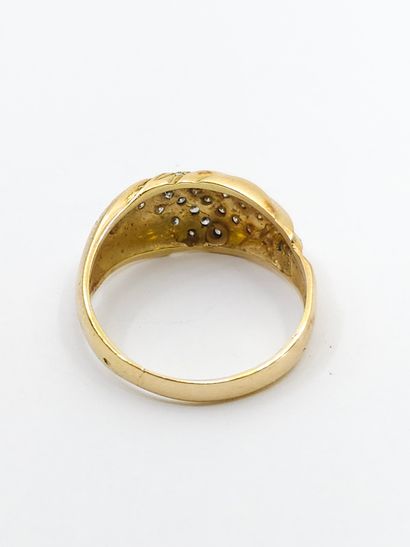 RING in 750° yellow gold set with thirty-five...