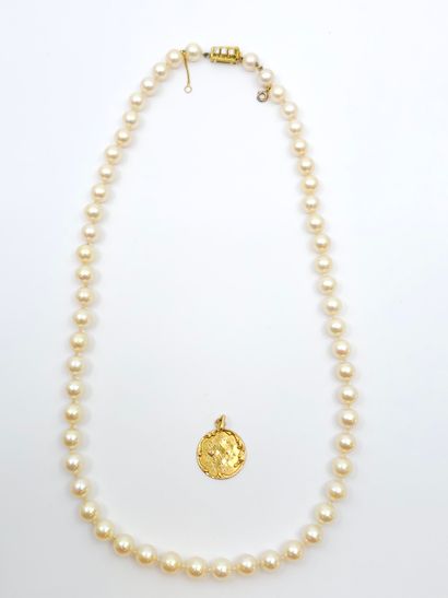 MELLERIO
COLLAR of 57 choker pearls, clasp...