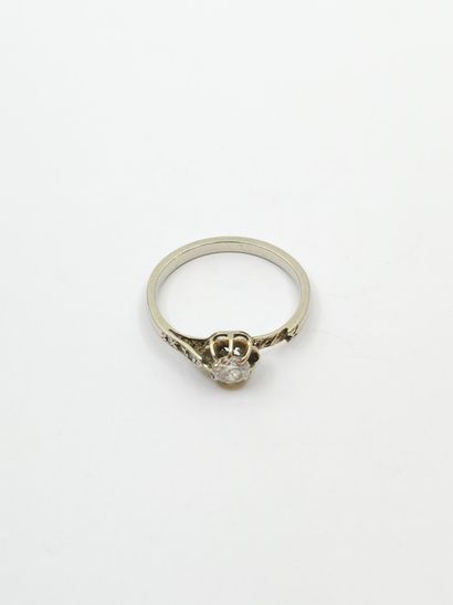 RING in 750° white gold set with an old-cut...
