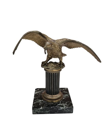 Porte-montre figurant un aigle en régule...