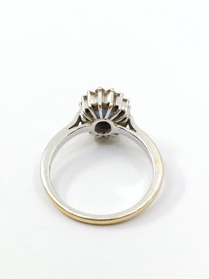 RING in 750° white gold set with a sapphire...