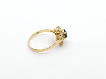 Daisy ring in 750° yellow gold set with white...