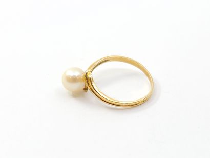 RING in yellow gold 750° set with a pearl...