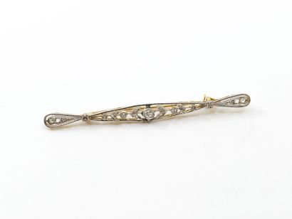 French WORK 
Charming brooch in two-tone...