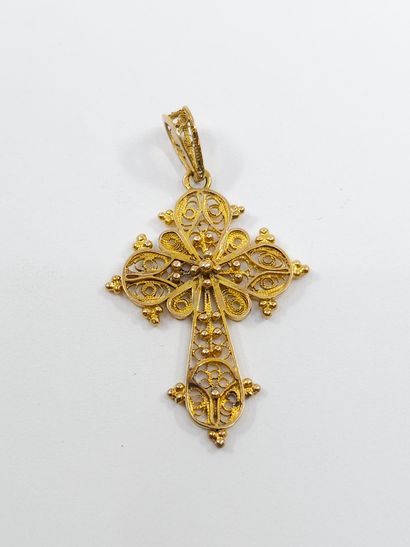 PENDENTIF croix en or jaune ajourée 
Poids...