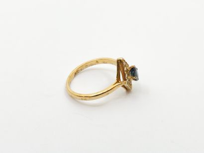 750° yellow gold marquise ring set with a...