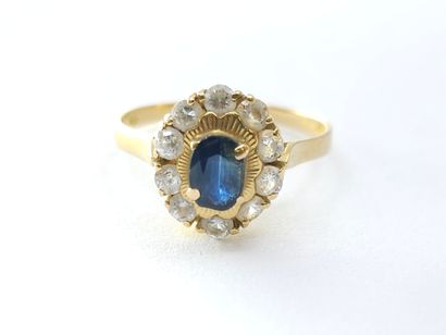 Daisy ring in 750° yellow gold set with white...