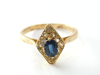 750° yellow gold marquise ring set with a...
