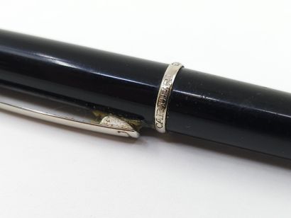 LOT de stylos comprenant : 
CARTIER stylo...