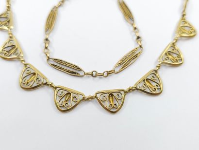 LOT d'or 750° comprenant : 
Collier colerette...