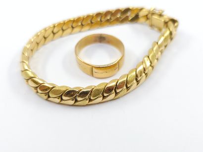 LOT d'or 750° comprenant : 
Collier colerette...