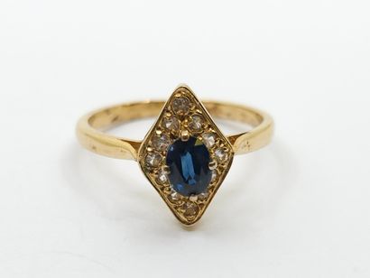 750° yellow gold marquise ring set with a...