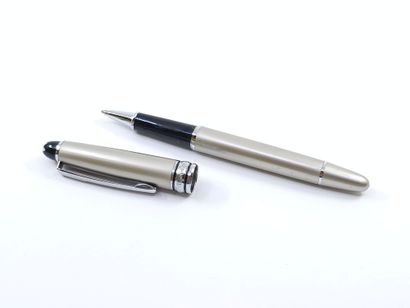 LOT de stylos comprenant : 
CARTIER stylo...