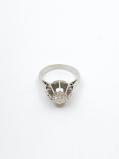 RING in 750° white gold set with a diamond,...