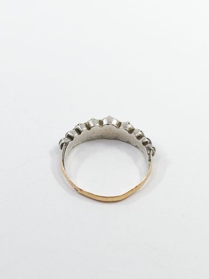 BAGUE en or et argent ornée de pierres blanches...