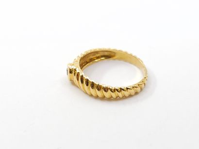 RING in 750° yellow gold set with a diamond...