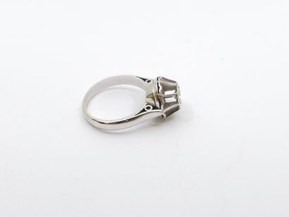 RING in 750° white gold set with a diamond,...