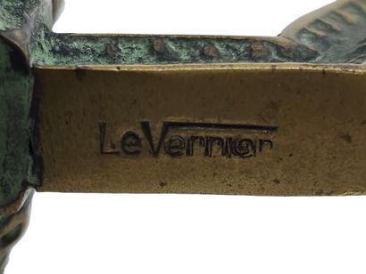 MAX LE VERRIER
Porte-pipes 
Cendrier 
Mortier...