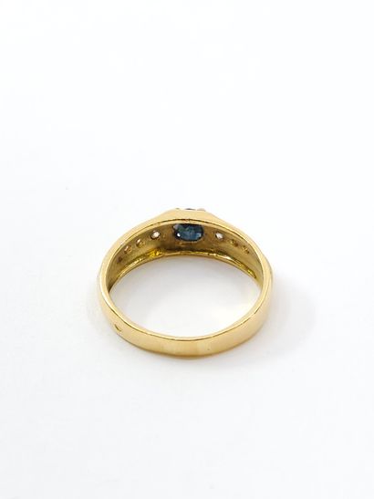 RING in yellow 750° set with a sapphire and...