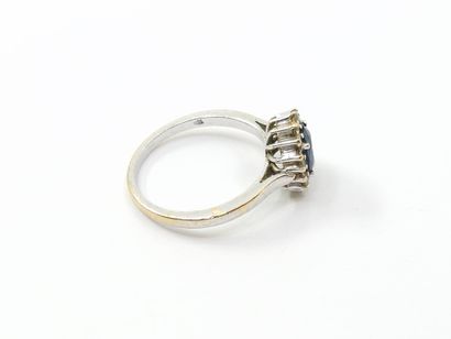 RING in 750° white gold set with a sapphire...