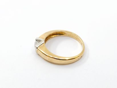 Two-tone 750° gold semi-set solitaire ring...