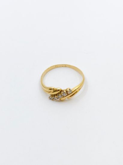 RING in 750° yellow gold set with five diamonds
Gross...