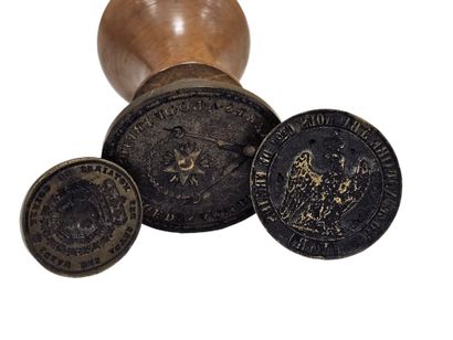Ensemble de trois cachet en bronze comprenant
Un...