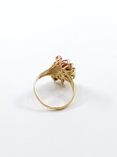 BAGUE en or deux tons 750° ornée de rubis...