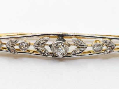 French WORK 
Charming brooch in two-tone...