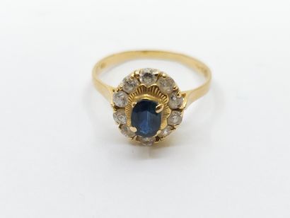 Daisy ring in 750° yellow gold set with white...