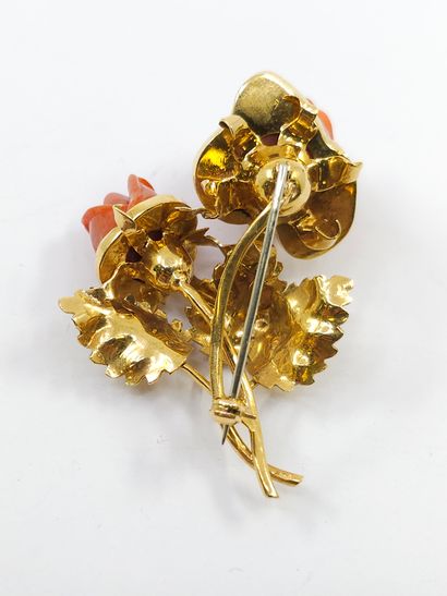 IMPORTANT broche en or jaune 750° ornée de...
