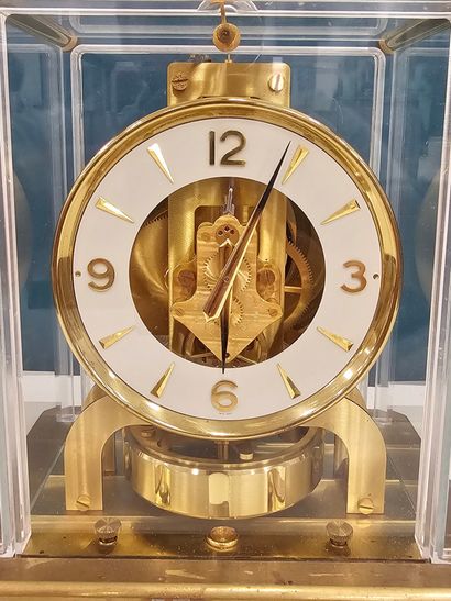 JAEGER LECOULTRE
ATMOS 
PLEXIGLAS CLOCK 
Ivory...