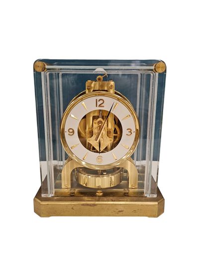 JAEGER LECOULTRE
ATMOS 
PLEXIGLAS CLOCK 
Ivory...