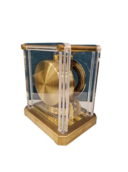 JAEGER LECOULTRE
ATMOS 
PLEXIGLAS CLOCK 
Ivory...
