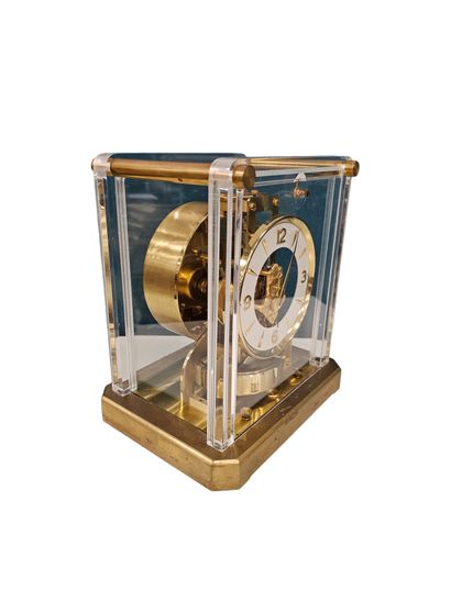 JAEGER LECOULTRE
ATMOS 
PLEXIGLAS CLOCK 
Ivory...