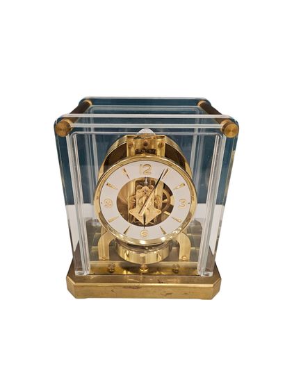 JAEGER LECOULTRE
ATMOS 
PLEXIGLAS CLOCK 
Ivory...