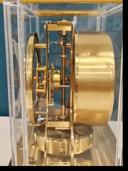 JAEGER LECOULTRE
ATMOS 
PLEXIGLAS CLOCK 
Ivory...