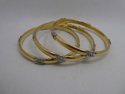 3 Bracelets Or 2 tons 18kt et pierres 35...