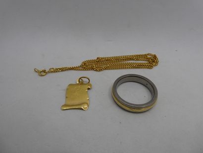1 Alliance Or 18kt et acier 4,38g 1 Pendentif...