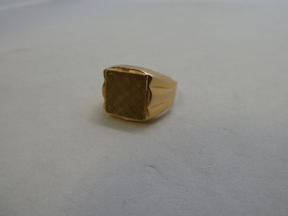 1 Ring 18kt Gold 5.29g ring around finger...