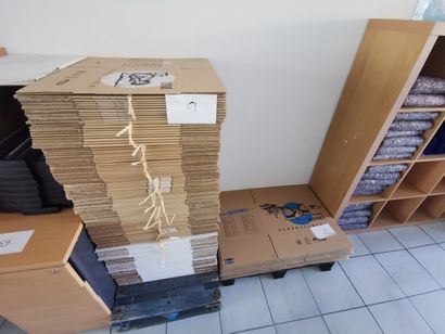 Stock d'emballage comprenant 
141 cartons...