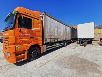 Véhicule MERCEDES modèle ACTROS porte conteneur...