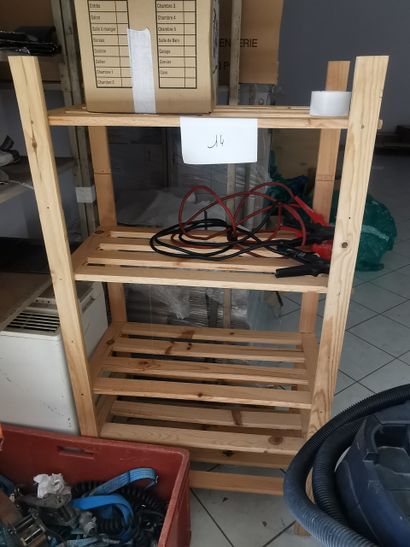 Etagère métallique 
Etagère en pin