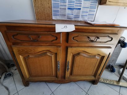Trois casiers métalliques
Buffet en chêne...